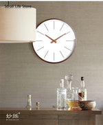 Horloge murale scandinave vue de face