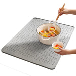 tapis protection table silicone moderne rayures ondulées gris clair blanc