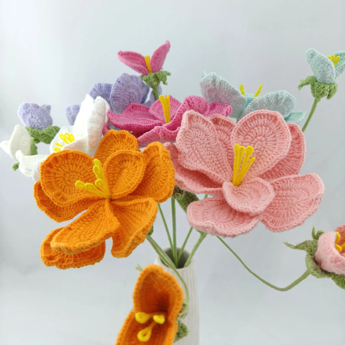 décoration maison fleurs tricotées violet orange rose blanc vert artisanal occasion fête mariage anniversaire