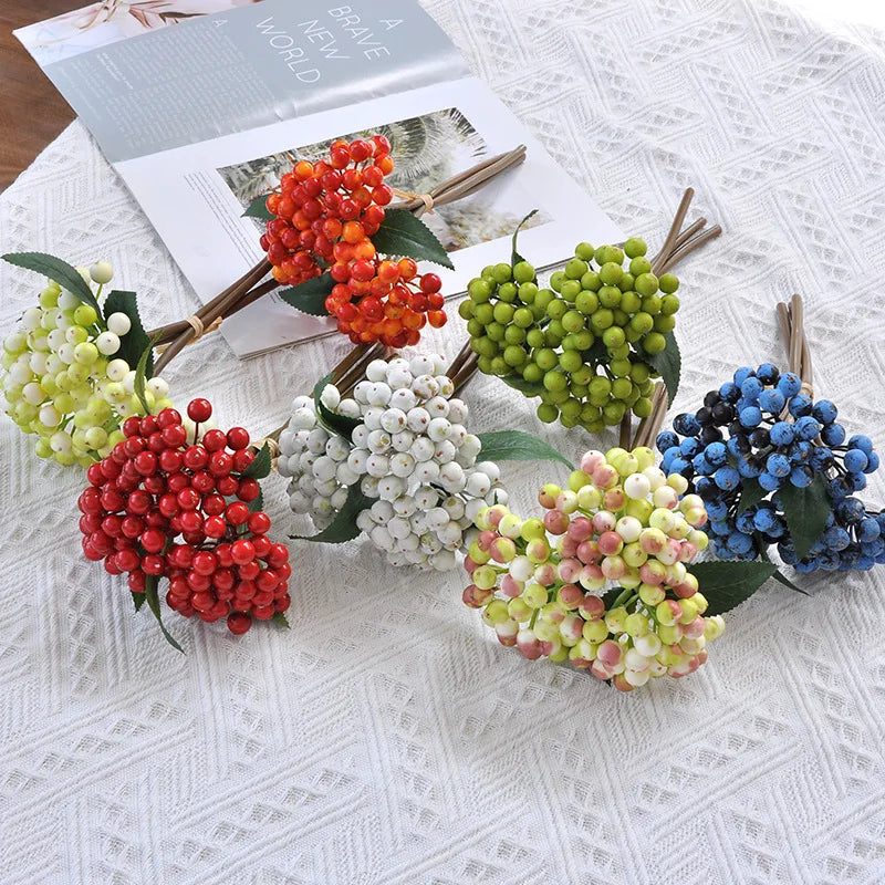 bouquet artificiel feuilles vertes boules rouges intérieur décoration blanc rouge vert orange bleu