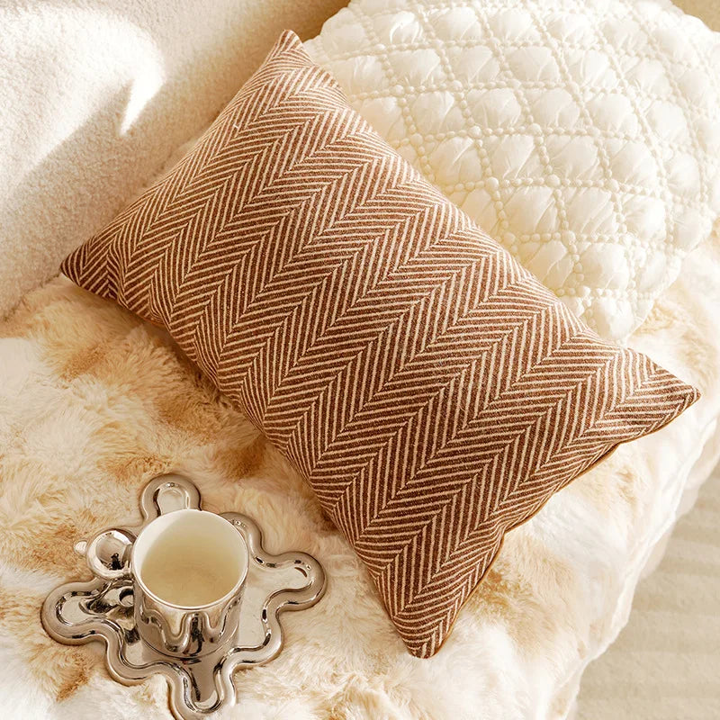 coussins patchwork marron beige motifs géométriques imprimé léopard contemporain polyester coton respectueux environnement non