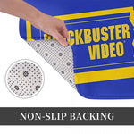 tapis sol antidérapant imperméable coton polyester bleu foncé jaune motif blockbuster video rétro duveteux