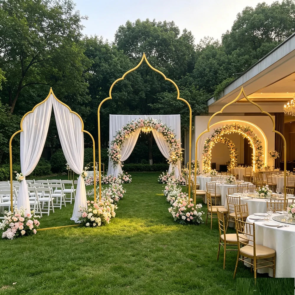 arches décoratives mariage métal or blanc rose fleurs tissu transparent élégant arcs autoportantes base