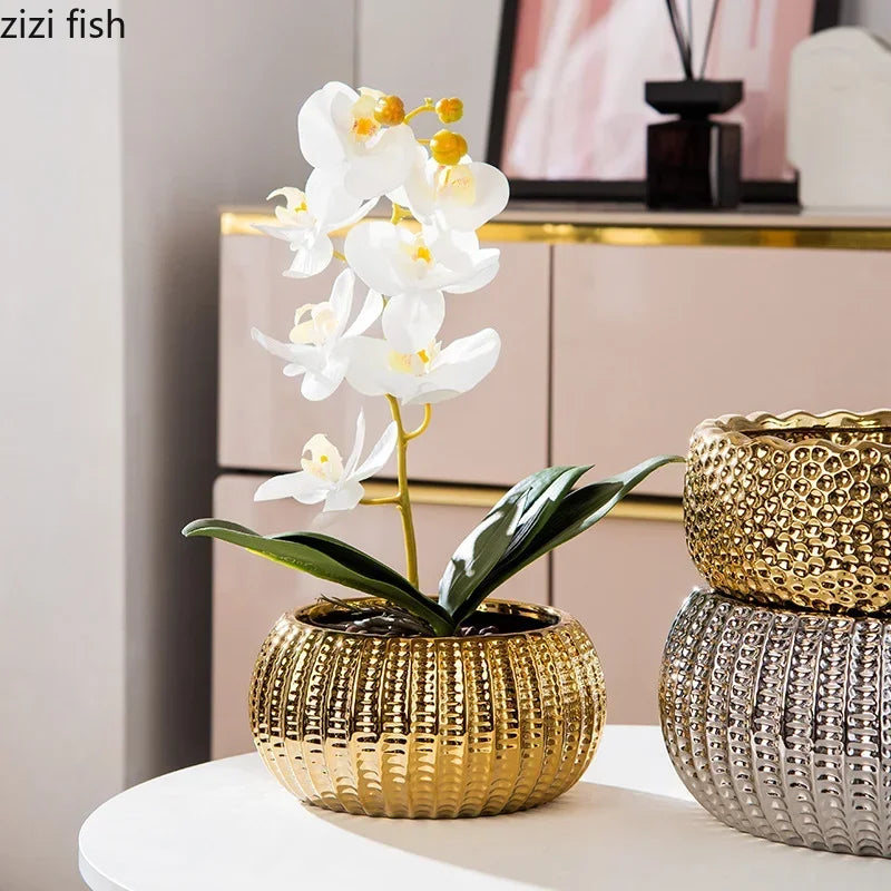 Cache pot sur pied céramique galvanisée vert dans un salon décoré