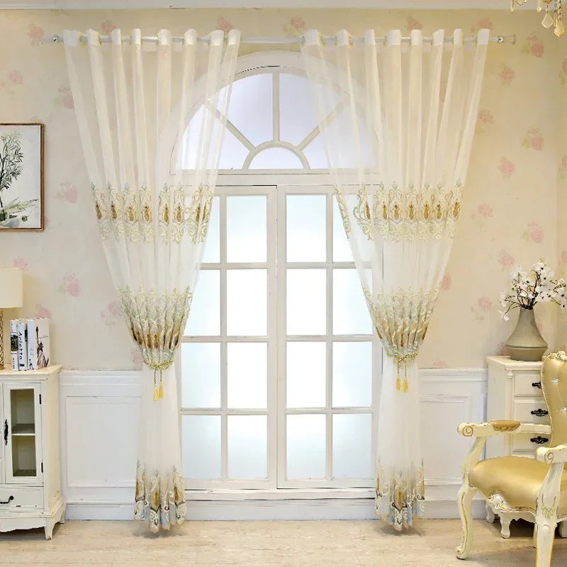 rideau classique beige broderie florale dorée élégant semi transparent salon chambre