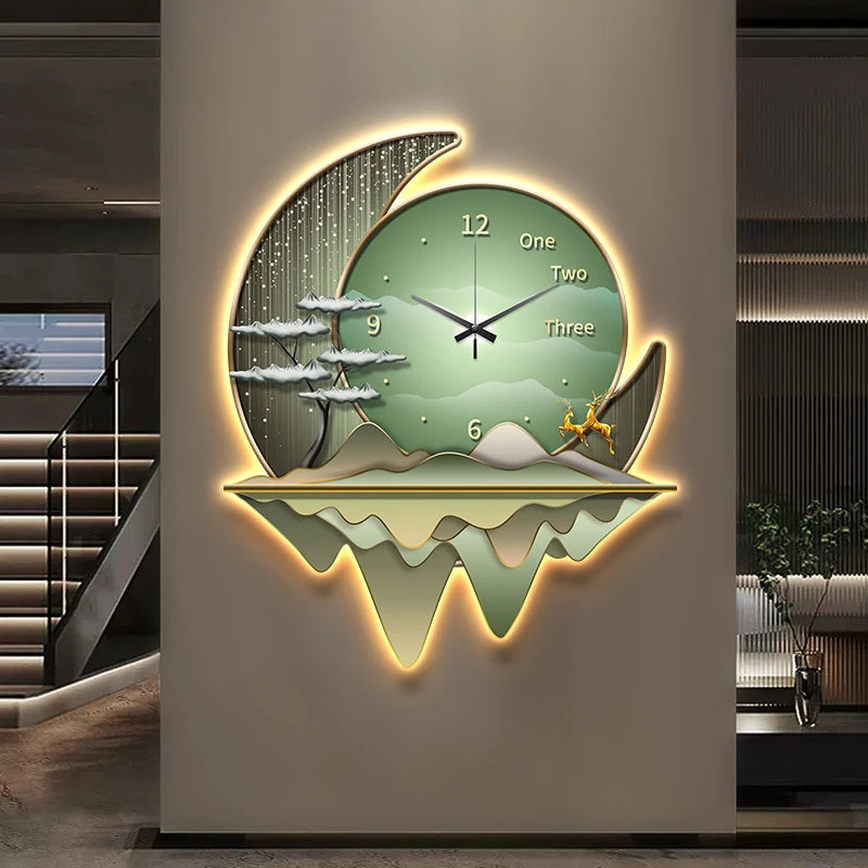 Horloge abstraite silencieuse sur mur de salon