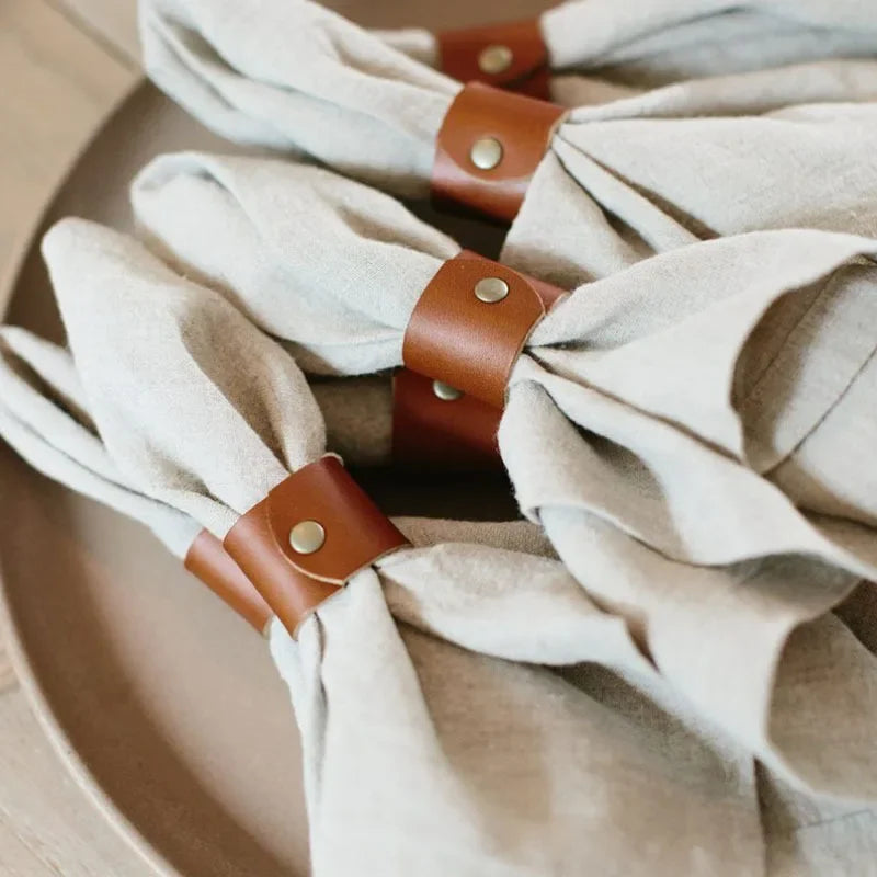 anneaux serviettes cuir vintage beige marron clair toile lin opacité set table fête mariage