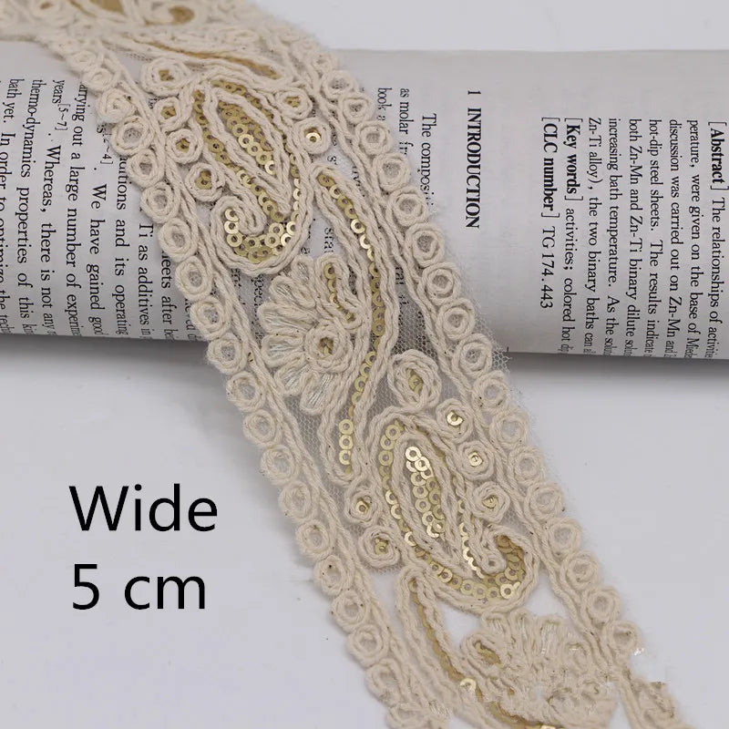 ruban dentelle ornements floraux sequins dorés beige clair classique élégant 4.5cm polyester