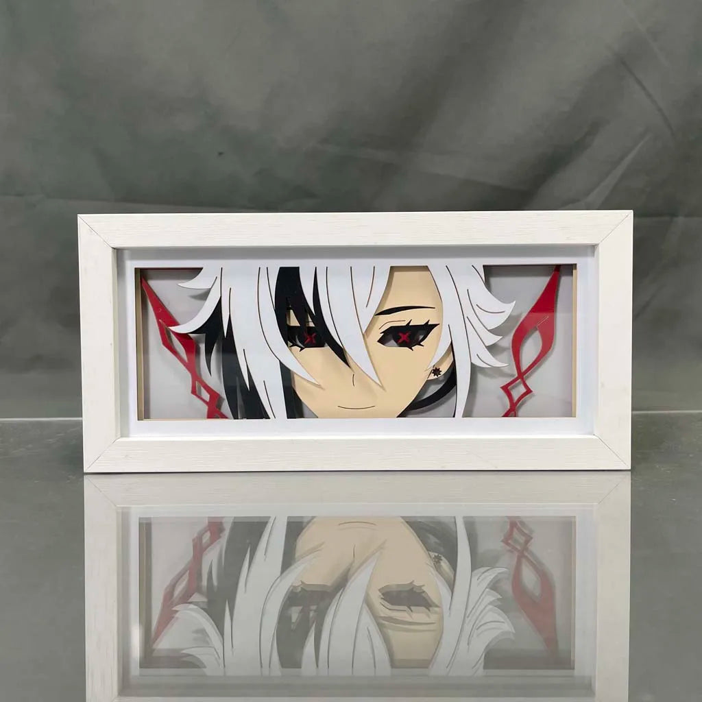 Boîte à lumière LED Arlecchino Genshin Impact éteinte montrant design manga détaillé