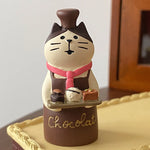 figurine animale kawaii résine blanc marron noir rose gris chapeau ruban bakery open chocolate