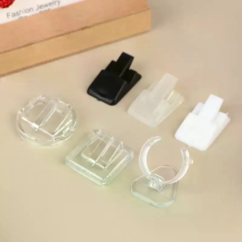 supports bijoux transparents blancs noirs clips modernes minimalistes rangement affichage bagues stockage