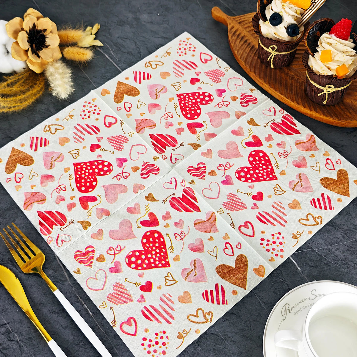 serviettes papier st valentin coeurs fleches romantiques decoration mariage festives rouges roses