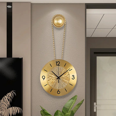 Horloge murale moderne blanche pour salon avec design simple