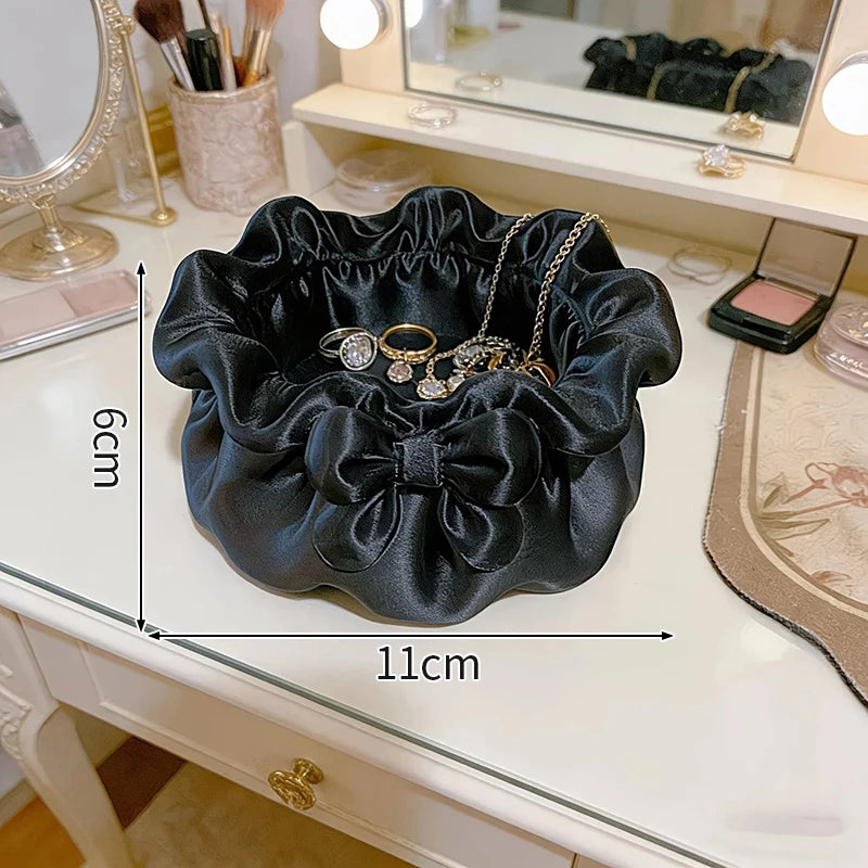 sac bijoux violet blanc moderne élégant satiné rangement bague chaîne réutilisable