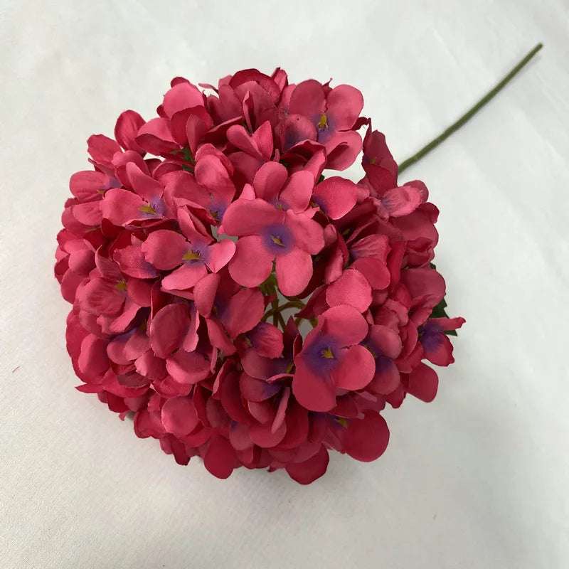 bouquet hortensia artificiels soie violet bleu jaune rose moderne intérieur mariage decoration festive