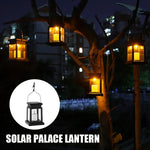 Panorama de jardin décoré avec plusieurs lanternes solaires