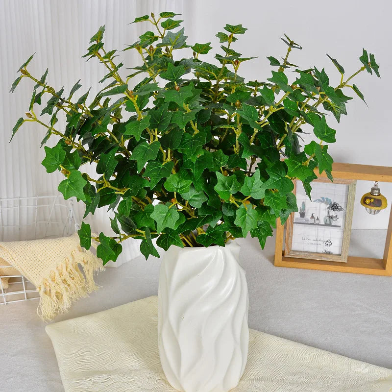 décoration intérieure moderne plante artificielle feuilles vertes soyeuses pièces contemporain