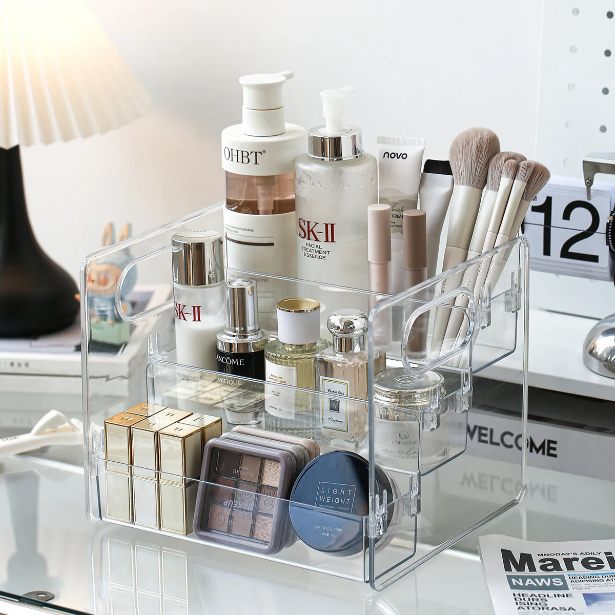 organisateur maquillage transparent moderne rangement crèmes parfums pinceaux brosse palette beauté élégant pratique réutilisable