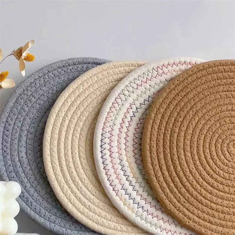 set table rond coton tressé motif géométrique rustique beige gris blanc artisanal