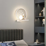 lampe murale moderne astronaute étoiles lune blanc doré crème minimaliste chambre enfant