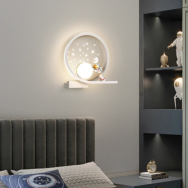lampe murale moderne astronaute étoiles lune blanc doré crème minimaliste chambre enfant