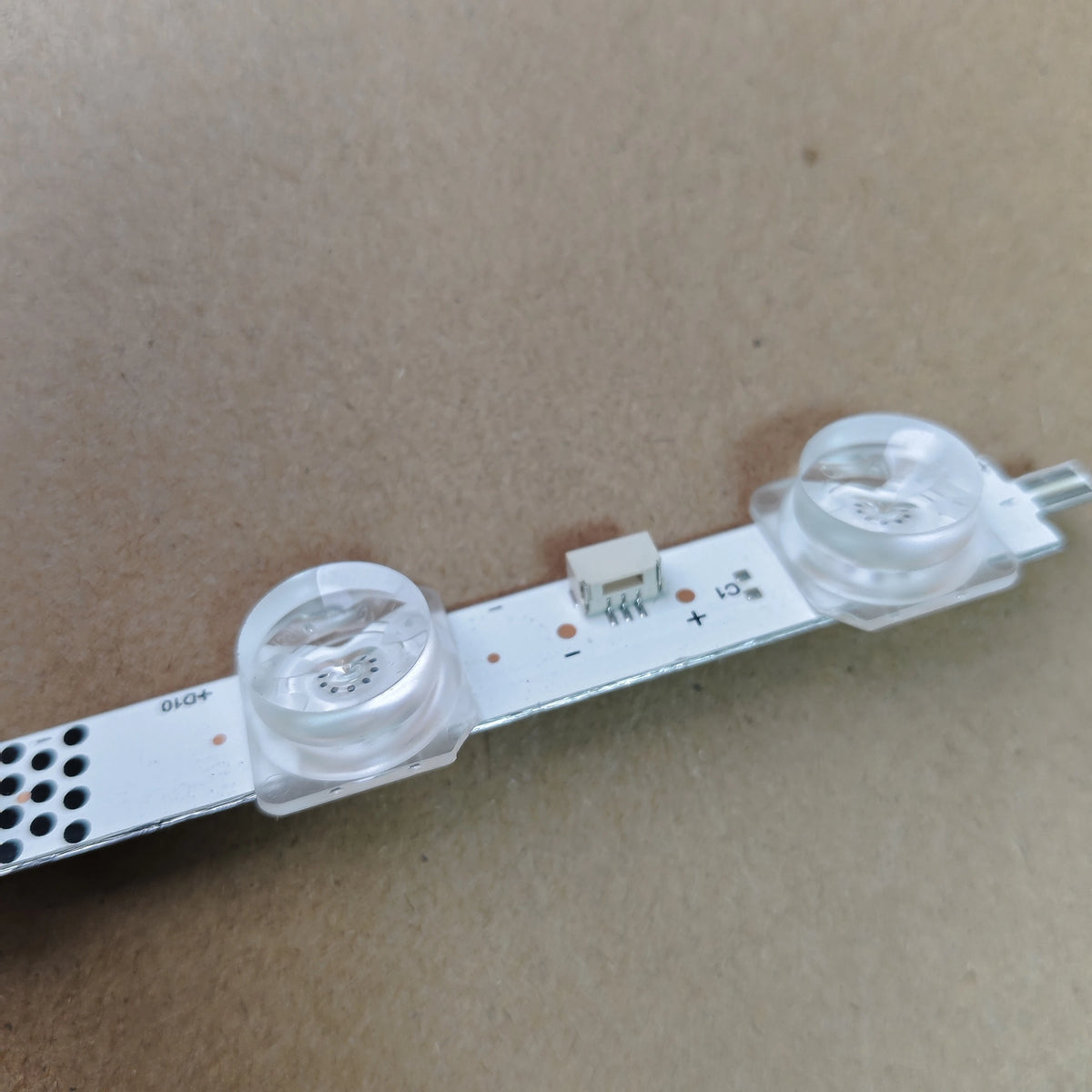 ruban led perforé blanc connecteur électrique moderne 6v 18led aluminium