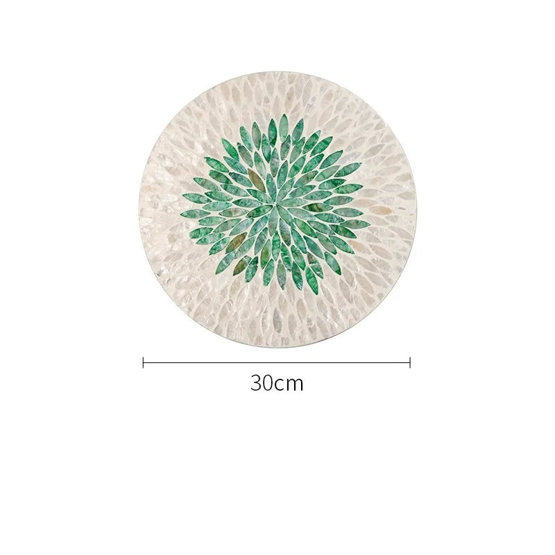 assiettes rondes mosaïque moderne blanc gris verte décoration table haut gamme motifs géométriques