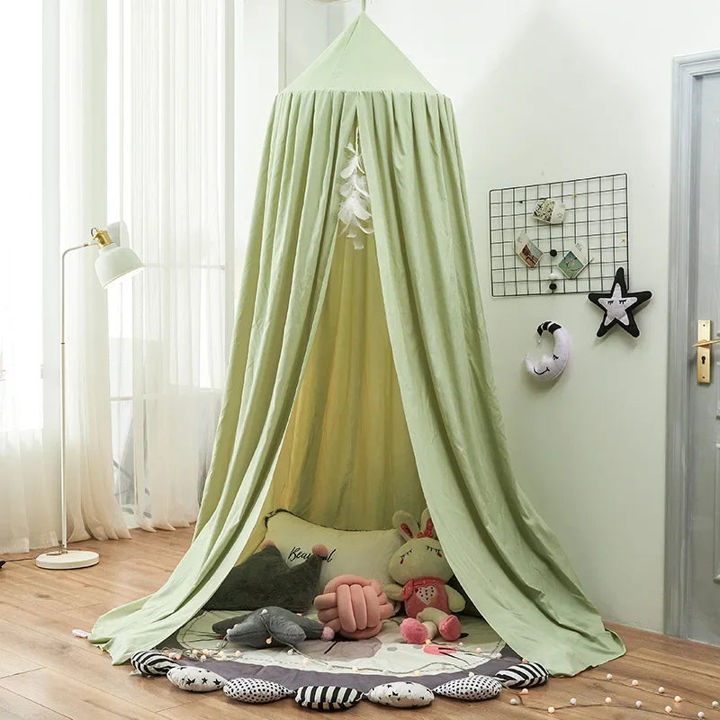 tente lit enfant vert pastel tapis oreillers peluches moderne