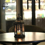 Lanterne suspendue vintage accrochée en extérieur