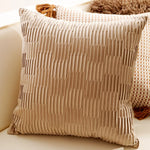 housse coussin décorative motif floral beige marron texture douce canapé lit salon moderne élégant