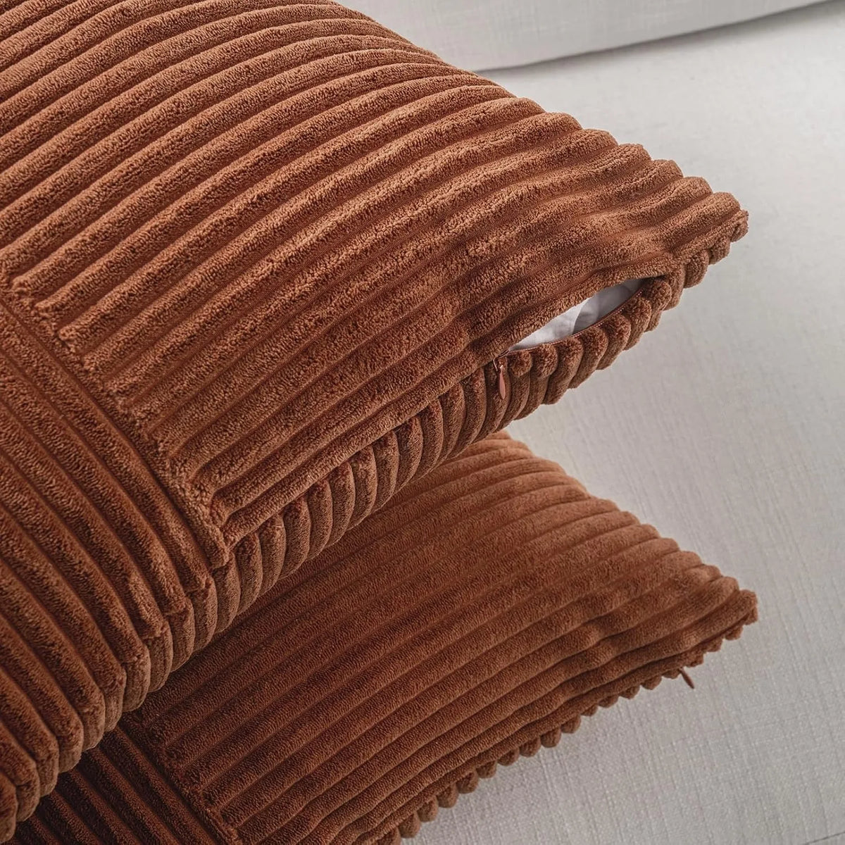 housse coussin carrée marron rayures horizontales moderne canapé lit décoration maison