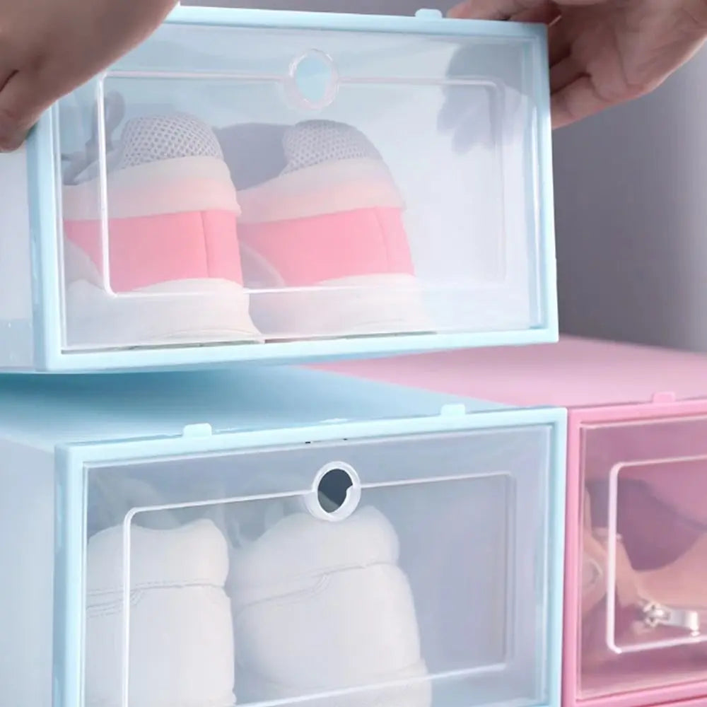 boîtes chaussures transparentes modernes réutilisables noir bleu blanc rose vert pastel poignées incluses