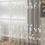 rideau transparent gris clair blanc fleurs brodées classique salon chambre fenêtre maison