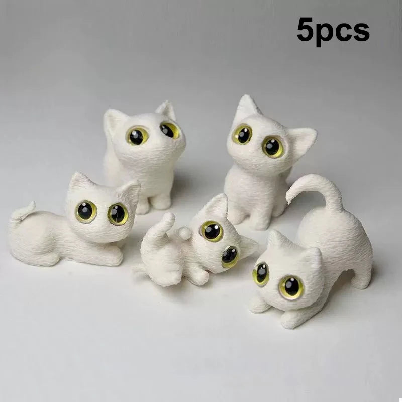 figurines chats miniature résine noir blanc yeux jaunes brillants cartoon mignon décoration erotiquecollector