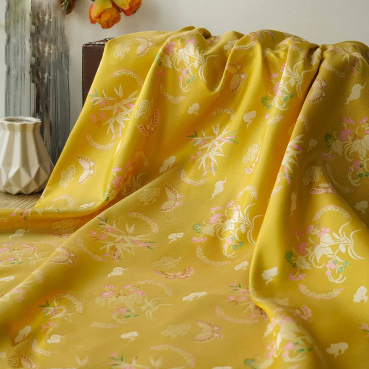 tissu jaune doré motifs floraux brocart polyester largeur 165cm couture traditionnel asiatique