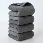 serviettes coton douces absorbantes blanc gris noir velours modernes minimalistes crochets support mural