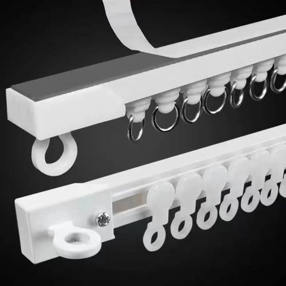 tige rideau moderne vis fixations rondelles blanches anneaux noirs blanc noir