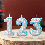 bougies anniversaire numéraires chiffres bleu pastel multicolores décoration gâteau enfant brillantes support blanc