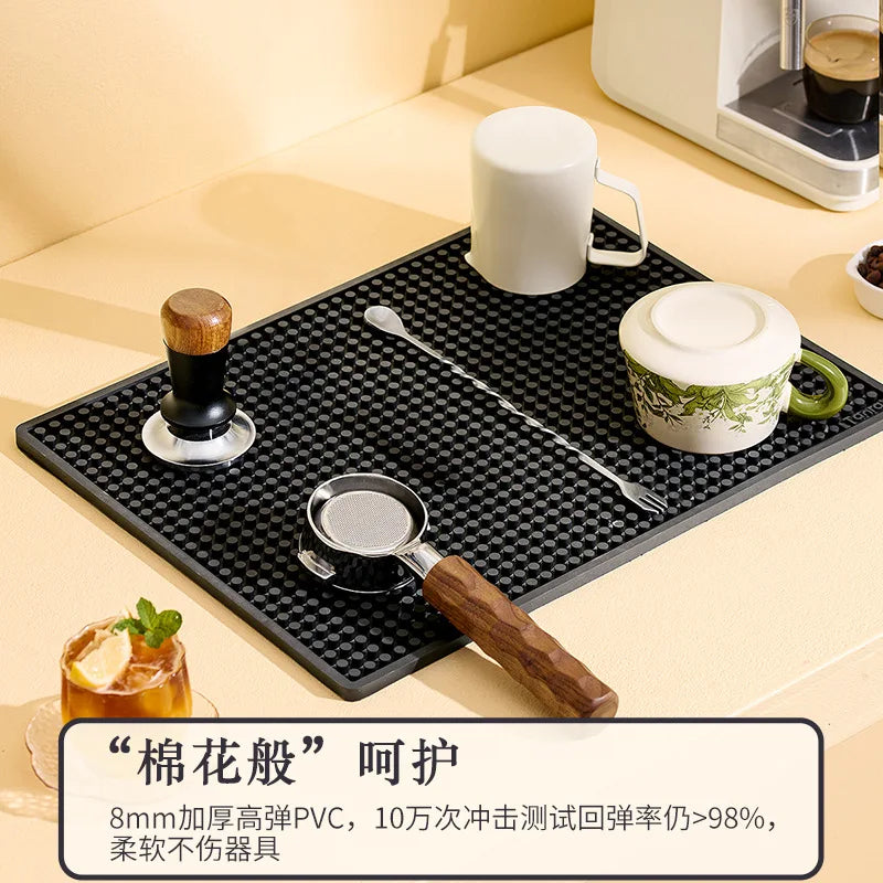 tapis bar noir perforé moderne antidérapant résistant chaleur drainage barista cocktail 45x30cm