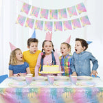 vaisselle jetable fête anniversaire moderne multicolore pailletée assiettes tasses serviettes pailles bannière happy birthday