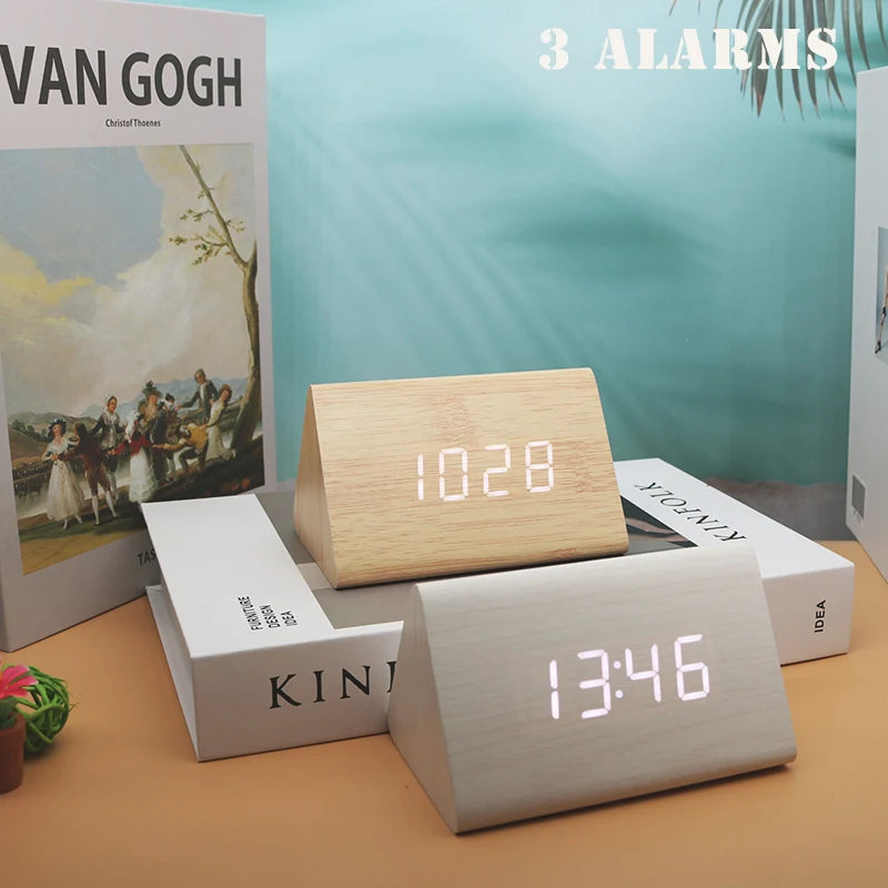 horloge numérique bois naturel affichage led date heure température moderne minimaliste