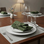 serviettes table vert foncé beige rose blanc uni franges rustique cuisine domestique
