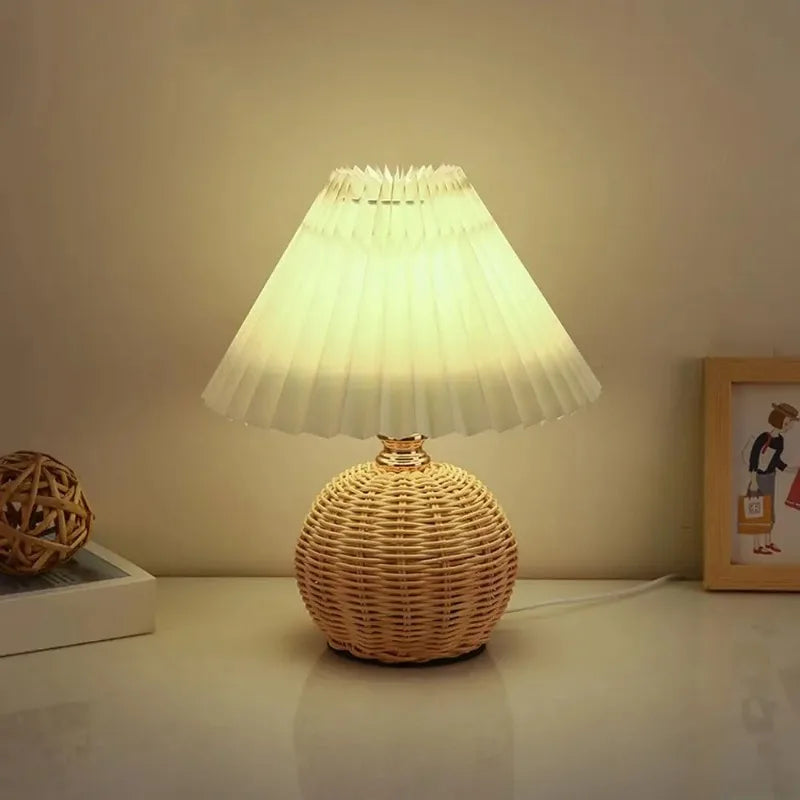 lampe table moderne tissu plissé beige clair vintage rotin led bouton poussoir