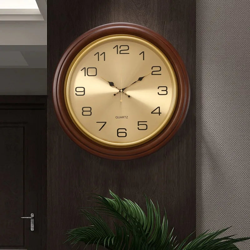 horloge murale classique traditionnel couleur marron or beige motif cannelé