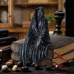 statue gothique personnage cape sombre décoration intérieure macabre noir gris foncé plissée froissée erotique