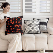 housses coussins décoratifs moderne motifs floraux géométriques texturés minimaliste noir rouge blanc gris beige