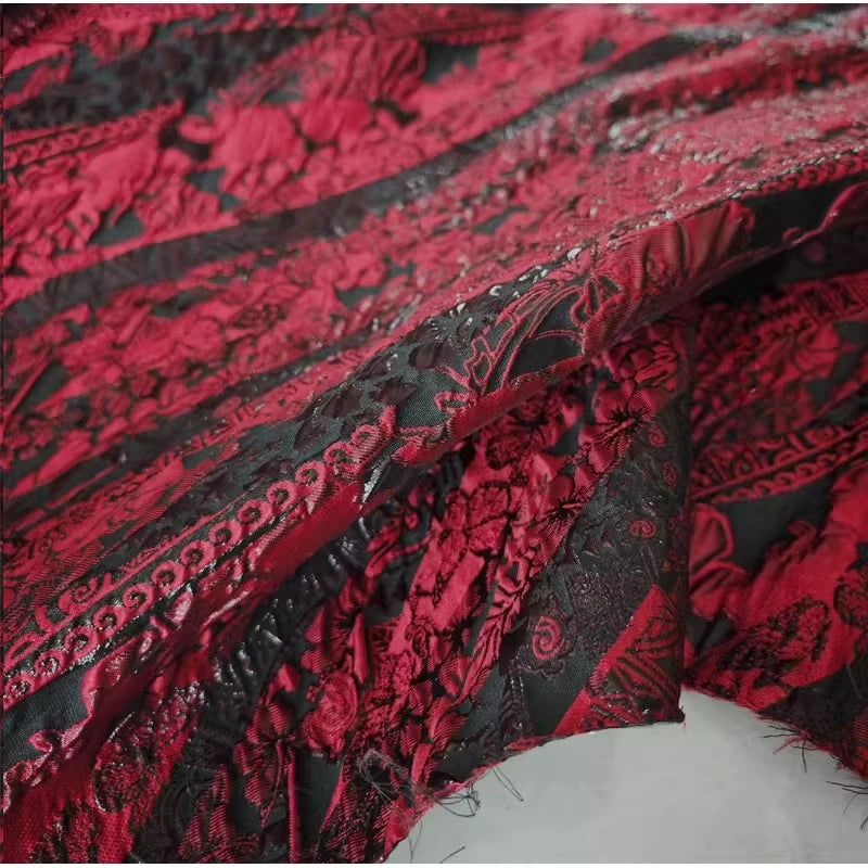 tissu brodé floral rouge noir artisanal opaque tissu brocart polyester or artisanal