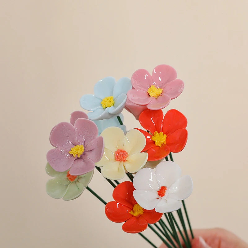 décoration intérieure bouquets artificiels fleurs céramique couleurs variées moderne saint valentin anniversaire mariage