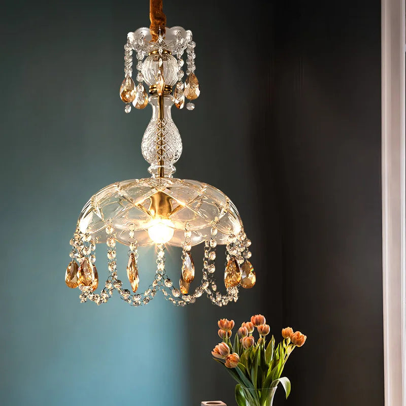 lampe suspendue dorée cristal transparent classique élégante chambre salle manger véranda