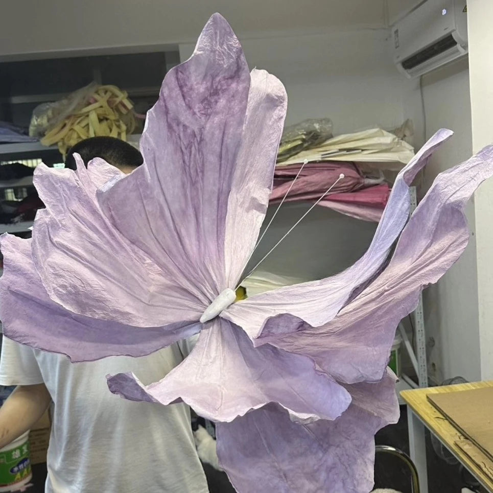 décorations papillon fleurs artificielles rose violet bleu effet plissé miroir bois